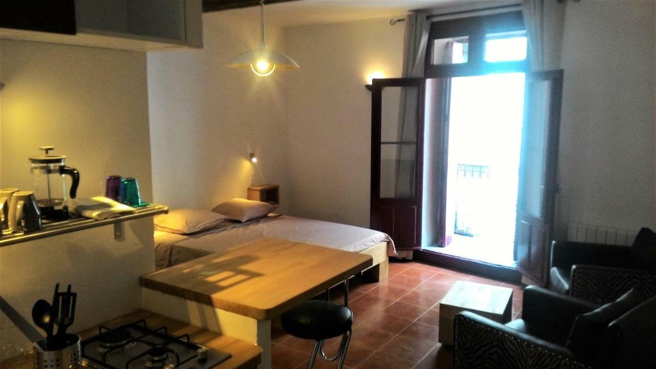 Les Studios De St Guilhem Saint-Guilhem-le-Desert Exterior foto